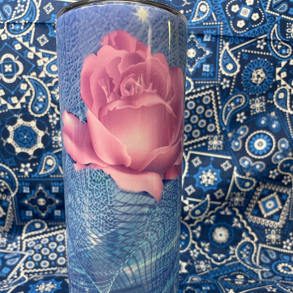 20oz metal tumbler, doesn’t sweat and keeps ice +12 hours.